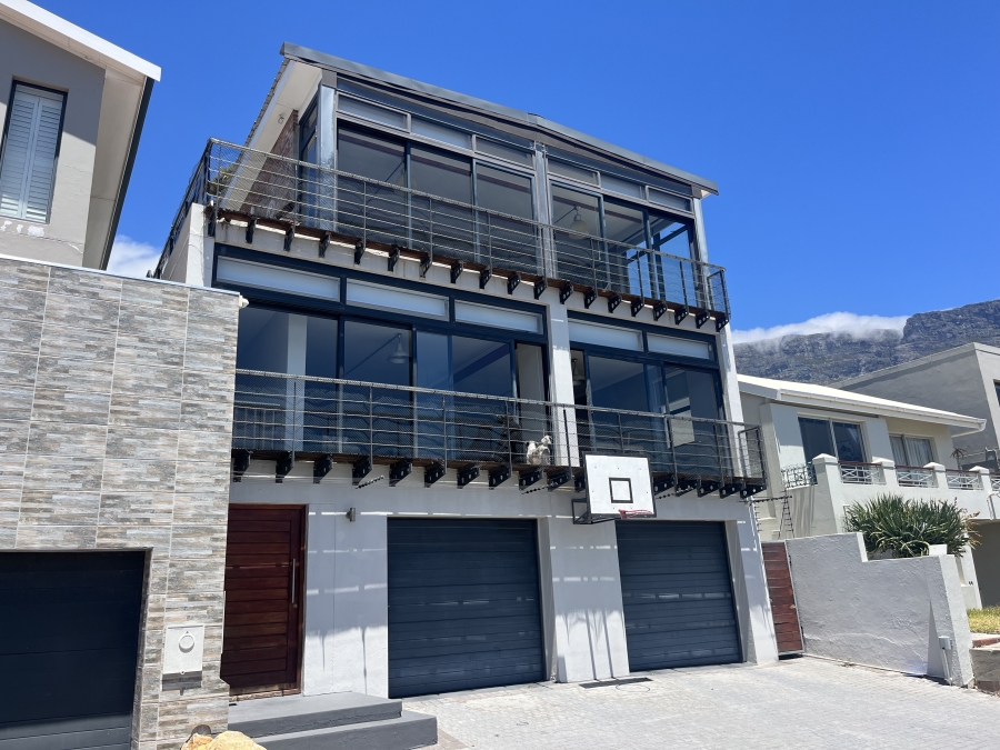 3 Bedroom Property for Sale in Vredehoek Western Cape